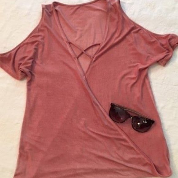 American Eagle Outfitters Tops - AE Keyhole Shoulder Top - Size XS